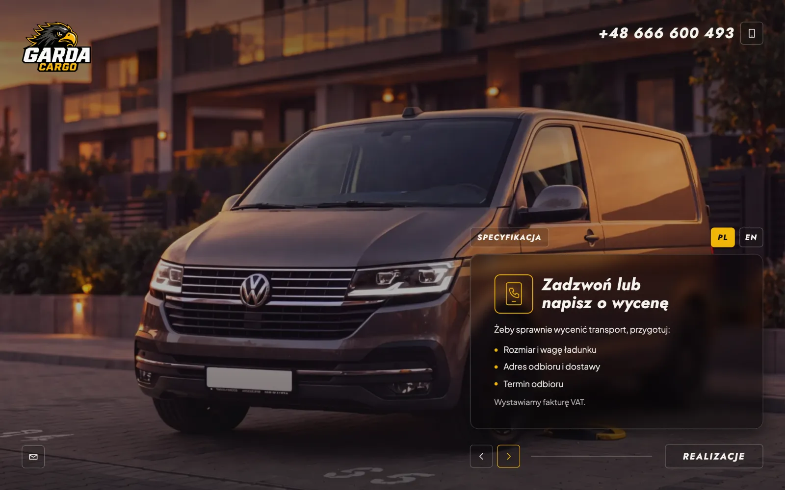 Trzeci slajd: Volkswagen Transporter o zachodzie słońca przed budynkiem mieszkalnym, panel „Zadzwoń lub napisz o wycenę” z listą: rozmiar i wagę ładunku, adres odbioru i dostawy, termin odbioru, oraz dopiskiem „Wystawiamy fakturę VAT”.